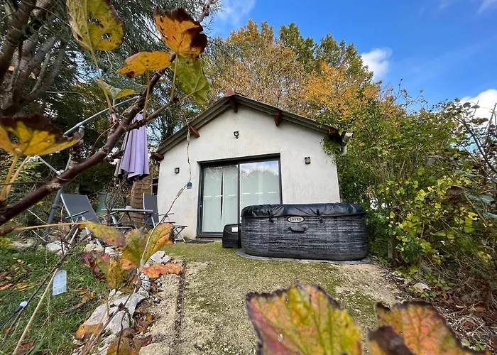 Cottage-Gite & Jacuzzi - Chez Flo & Marc