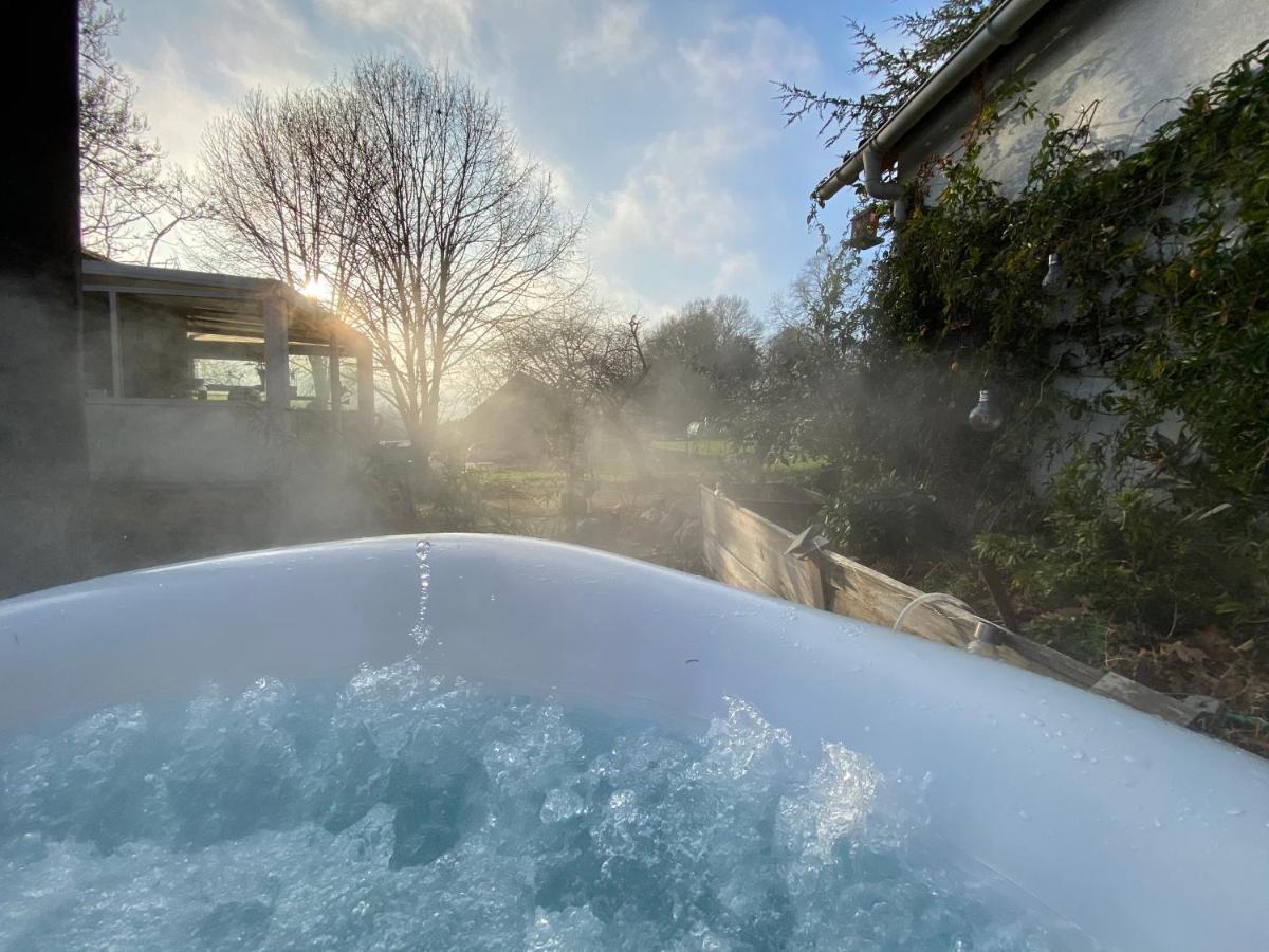 Cottage-gite & Jacuzzi - Chez Flo & Marc Holiday home